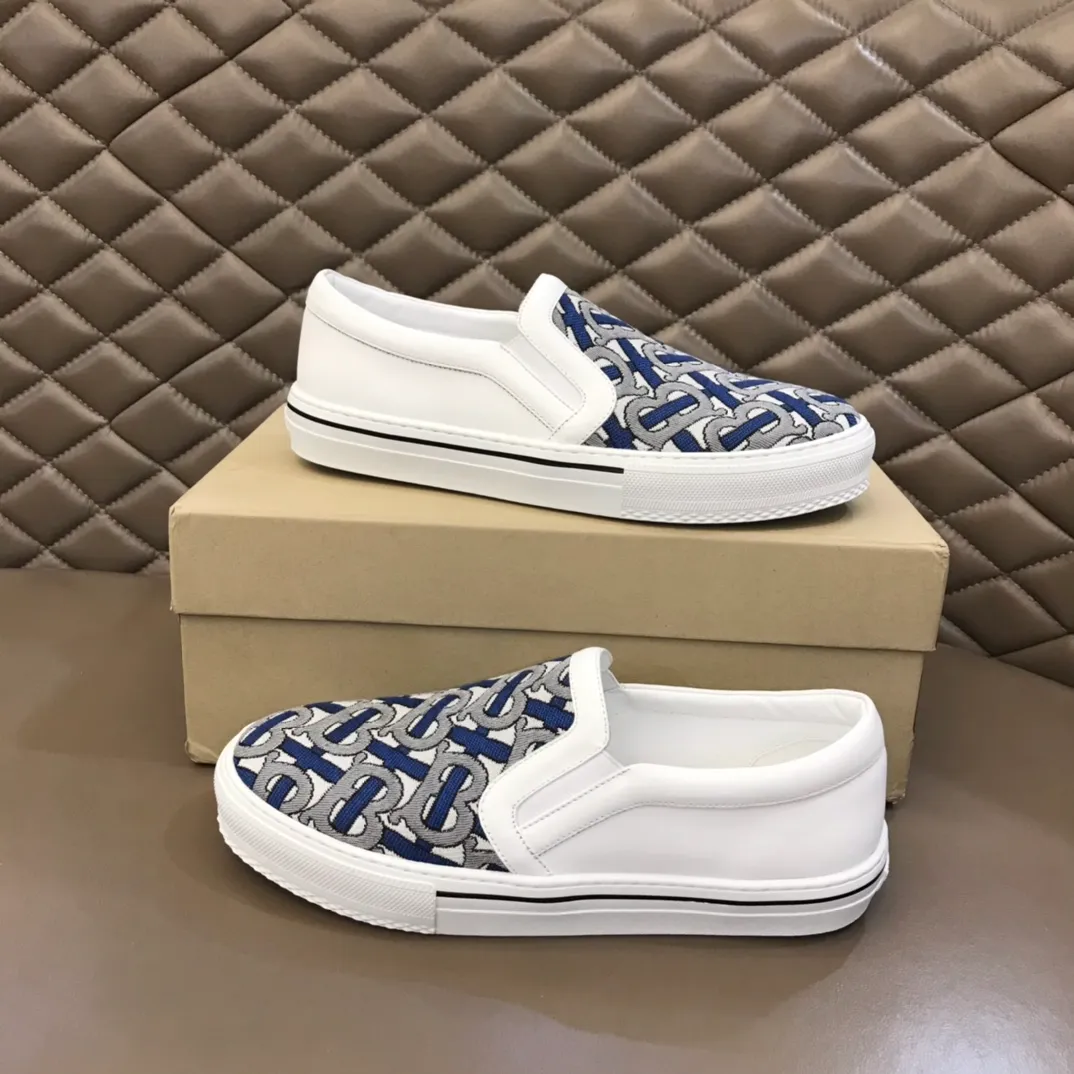◾️▫️P340. B's new spring and summer product, men's classic low-cut slip-on sneakers, are made of classic retro B's printed canvas material, spliced ​​with layered calfskin, and decorated with a new brand logo. First-layer cowhide lining, embossed Burberry logo on the heel, and original TPU outsole!   Size: 38-45